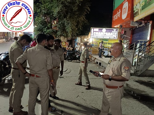 फास्टफूड की दुकान पर अवैध तरीके से बिक रही थी शराब ! पुलिस ने मारा छापा !