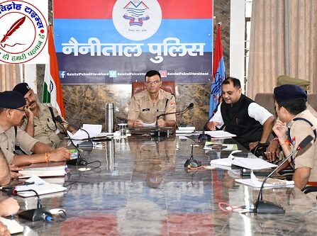 SP सिटी हल्द्वानी ने थाना प्रभारी एवं विवेचकों के साथ 03 नये कानून के तहत आने वाली त्रुटियों की समीक्षा की !