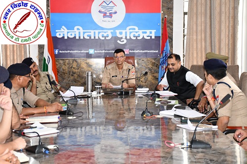 SP सिटी हल्द्वानी ने थाना प्रभारी एवं विवेचकों के साथ 03 नये कानून के तहत आने वाली त्रुटियों की समीक्षा की !