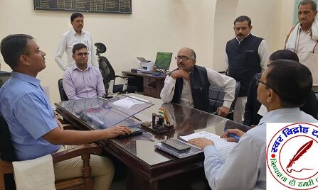 DM वाराणसी ने जनता दर्शन में फरियादियों की सुनी समस्याएं !