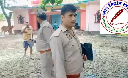 नेम प्लेट पूछने पर पुलिस हुई आगबगूला, पत्रकार को मारा थप्पड़, वीडियो वायरल !
