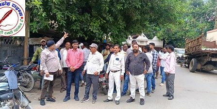 स्थानांतरण और छंटनी किए जाने के विरोध में सौंपा ज्ञापन !