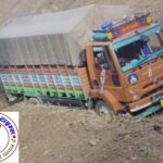 चंपावत टनकपुर पिथौरागढ़ NH एक बार फिर से संतोला के पास हुआ बंद !