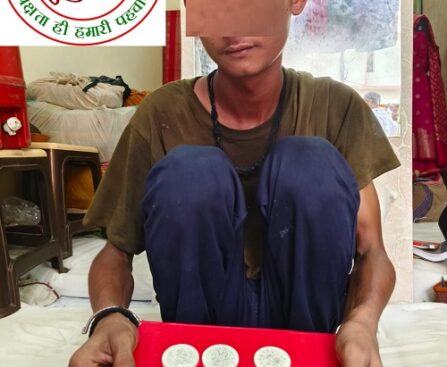 वाराणसी में पकड़ा गया चांदी के सिक्के के नाम पर लोगों से ठगी करने वाला ठग !