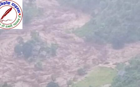 लोहाघाट ब्लॉक सीमांत मटीयानी के नकेला तोक में शुक्रवार दोपहर को पहाड़ी से भारी भूस्खलन !