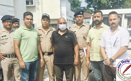SOG / मुखानी पुलिस ने 08 घंटे में अभियुक्त को हत्या में प्रयुक्त तमंचे संग किया गिरफ्तार ! SSP NAINITAL के कुशल नेतृत्व में नैनीताल पुलिस लगातार कर रही है अपराधों के खुलासे ! जमीनी विवाद के चलते मुखानी थाना क्षेत्र में चचेरे भाई की हत्या कर आरोपी था फरार !