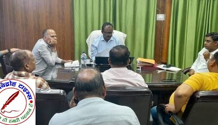 दीपोत्सव की तैयारी में जुटा नगर निगम, नगर निगम ने दीपोत्सव के प्रति अपनी जिम्मेदारी मीडिया से किया साझा ! महापौर महंत गिरीश पति त्रिपाठी व नगर आयुक्त संतोष शर्मा ने की प्रेसवार्ता !