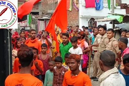 मां दुर्गा की मूर्ति का विसर्जन बड़े धूमधाम और हर्षोल्लास के साथ किया गया !