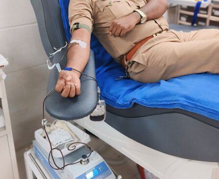 निभाया इंसानियत का फर्ज, कैंसर पीड़ित को दिया खून !