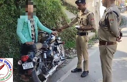 भवाली पुलिस ने रेट्रो साइलेंसर लगी बुलेट बाइक को किया सीज !