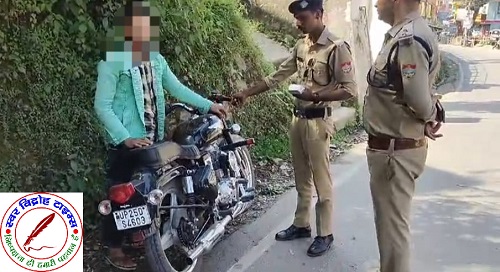 भवाली पुलिस ने रेट्रो साइलेंसर लगी बुलेट बाइक को किया सीज !