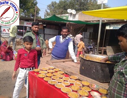 मकर संक्रांति के उपलक्ष में वितरित की खिचड़ी !