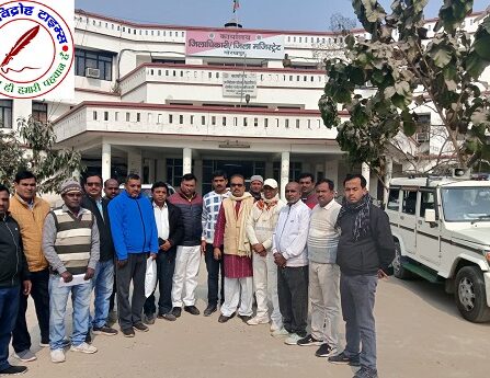 प्रधान द्वारा सफाई कर्मी के पिटाई का मामला, DM से मिले कर्मचारी ! प्रधान के ऊपर गैंगस्टर लगा कर की जाए गिरफ्तारी ! न्याय नहीं मिला तो सड़क पर उतरेंगे सफाई कर्मचारी !