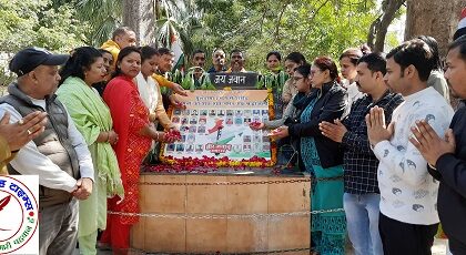 एक समाज श्रेष्ठ समाज संस्था ने पुलवामा के शहीदों को पुष्पांजलि अर्पित कर श्रद्धांजलि दी !