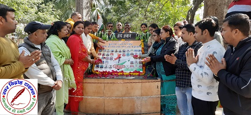 एक समाज श्रेष्ठ समाज संस्था ने पुलवामा के शहीदों को पुष्पांजलि अर्पित कर श्रद्धांजलि दी !