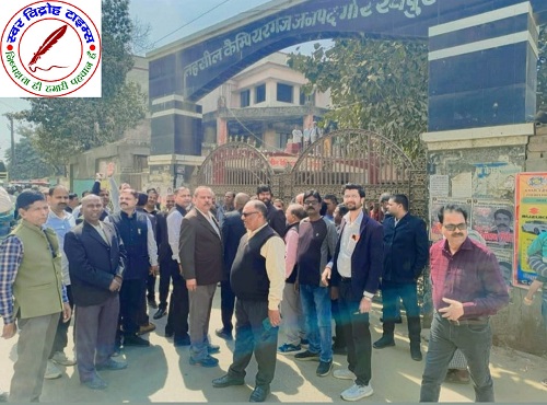अधिवक्ताओं ने बार एसोसिएशन पर किया धरना प्रदर्शन !
