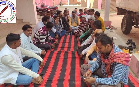 CMO की धमकी से पत्रकारों में आक्रोश, धरने पर बैठे पत्रकार !