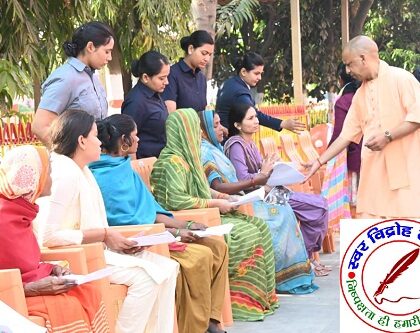 CM योगी ने जनता दर्शन में आये हुए फरियादियो की सुनी समस्याएं !