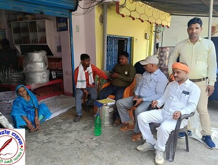 बहदुरी बाजार मेन रोड पर एक जर्जर आम का पेड़ वन विभाग द्वारा कटवाया गया !