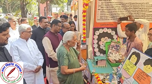 महाराजगंज पहुंची राज्यपाल आनंदीबेन पटेल ! विभिन्न योजनाओं के लाभार्थियों को किया सम्मानित, अधिकारियों के साथ करेंगी बैठक !