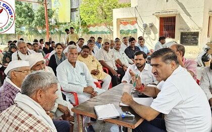 अलीगढ़ सांसद सतीश गौतम ने जनता दर्शन में आमजन की समस्या सुनी !