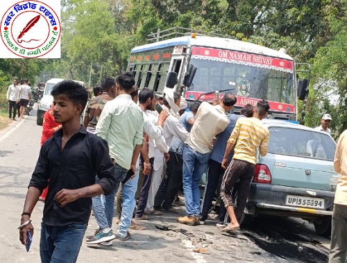 गड़रिया चौराहे के नजदीक प्राइवेट बस और कार में भिड़ंत !