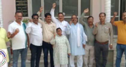 कर्मचारीयों के बाद पेंशनरो के हक पर सरकार डाल रही है डाका, पे कमीशन के लाभ से किया बंचित ! बुढ़ापे की रोटी छीन रही है सरकार !