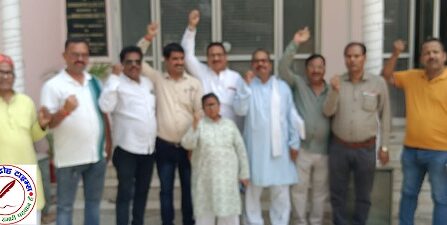 कर्मचारीयों के बाद पेंशनरो के हक पर सरकार डाल रही है डाका, पे कमीशन के लाभ से किया बंचित ! बुढ़ापे की रोटी छीन रही है सरकार !