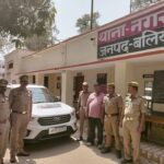थाना नगरा जनपद बलिया पुलिस द्वारा 01 नफर अभियुक्त (फर्जी दारोगा) गिरफ्तार, कब्जे से 01 अदद ग्लाक पिस्टल (ट्वाय गन), 01 अदद अवैध तमंचा .315 बोर, 01 अदद जिंदा कारतूस .315 बोर, 01 अदद खोखा कारतूस .315 बोर, 01 अदद फर्जी पुलिस पहचान पत्र, 01 अदद सफेद रंग की क्रेटा कार तथा 06 अदद एटीएम कार्ड बरामद ।