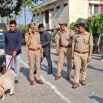 अलीगढ़ कलेक्ट्रेट को बम से उड़ाने की मिली धमकी ! धमकी मिलने के बाद डॉग स्कवाएड और बम निरोधक दस्ता तुरंत पहुंच गया कलेक्ट्रेट !