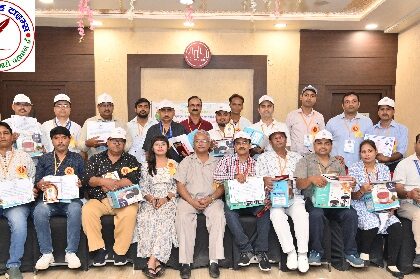 धूमधाम एवं अत्यन्त हर्षोल्लास के साथ मनाया गया "राष्ट्रीय सूचनाधिकार, मानवाधिकार एवं पर्यावरण संरक्षण संगठन" का 7 वाँ स्थापना दिवस ! सभी पदाधिकारियों को उपहार, स्मृति चिन्ह, ट्रॉफी एवं प्रशस्ति पत्र देकर किया सम्मानित !