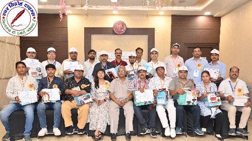 धूमधाम एवं अत्यन्त हर्षोल्लास के साथ मनाया गया "राष्ट्रीय सूचनाधिकार, मानवाधिकार एवं पर्यावरण संरक्षण संगठन" का 7 वाँ स्थापना दिवस ! सभी पदाधिकारियों को उपहार, स्मृति चिन्ह, ट्रॉफी एवं प्रशस्ति पत्र देकर किया सम्मानित !