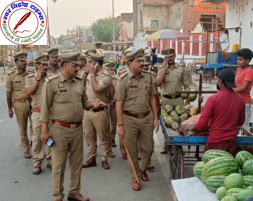 गोरखनाथ पुलिस ने पैदल गश्त कर परखी सुरक्षा व्यवस्था ! सड़क पर अवैध अतिक्रमण करने वालो पर गोरखनाथ पुलिस ने की कार्यवाही ! शराब की दुकानों पर चैकिंग अभियान चला कर दुकानदारों को दी गयी सख्त हिदायत !