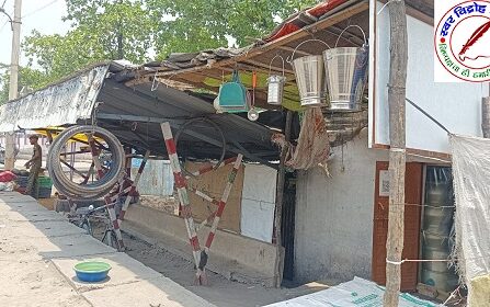 भीषण गर्मी मे पेड़ और दुकान का शेड ही सहारा बस यात्रीयो का !