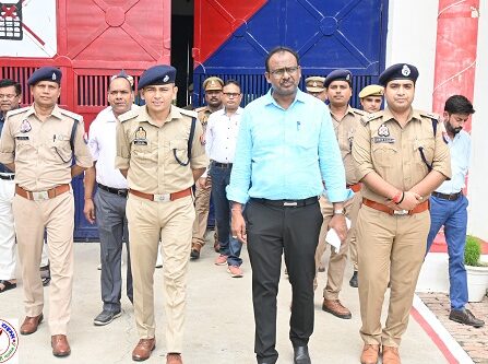 DM व SP द्वारा जिला कारागार का आकस्मिक निरीक्षण किया गया तथा सम्बन्धित को आवश्यक दिशा निर्देश दिये गये !