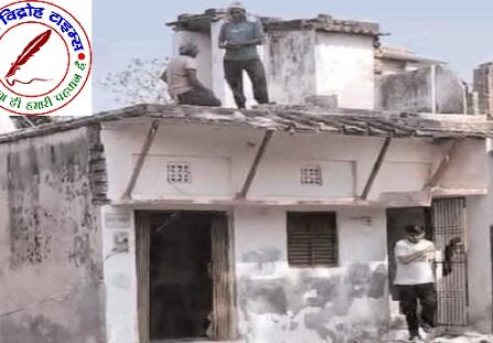 दबंग मनबढ़ो द्वारा मकान को तोड़ कर किया जा रहा है कब्जा ! पीड़ितों का रो - रो कर बुरा हाल !