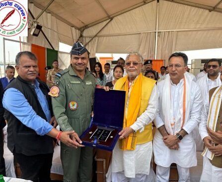 गंगा एक्सप्रेसवे पर ऐतिहासिक एयर शो, भारतीय वायुसेना ने दिखाया दम ! मुख्य अथिति मा० वित्त मंत्री सहित तमाम जनप्रतिनिधि गंगा एक्सप्रेसवे पर ऐतिहासिक एयर शो के बने साक्षी ! राफेल, सुखोई-30 एमकेआई, मिग-29, मिराज-2000, जगुआर, एएन-32, सी-130 जे सुपर हरक्यूलिस की गड़गड़ाहट से गूंजा शहर !