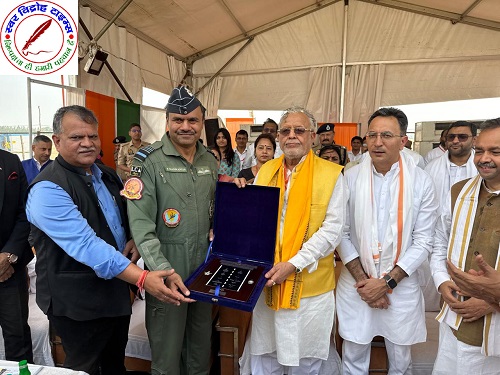 गंगा एक्सप्रेसवे पर ऐतिहासिक एयर शो, भारतीय वायुसेना ने दिखाया दम ! मुख्य अथिति मा० वित्त मंत्री सहित तमाम जनप्रतिनिधि गंगा एक्सप्रेसवे पर ऐतिहासिक एयर शो के बने साक्षी ! राफेल, सुखोई-30 एमकेआई, मिग-29, मिराज-2000, जगुआर, एएन-32, सी-130 जे सुपर हरक्यूलिस की गड़गड़ाहट से गूंजा शहर !