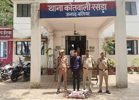 थाना रसड़ा जनपद बलिया पुलिस द्वारा चोरी से सम्बंधित 01 नफर अभियुक्त गिरफ्तार, कब्जे से 49 अदद सरिया के टुकडे (लगभग 50 किग्रा.) बरामद !