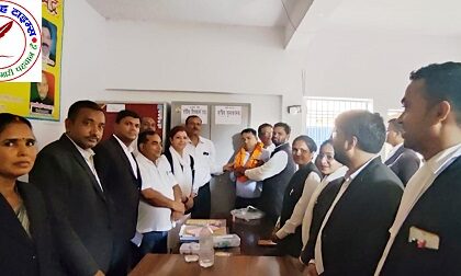 डिस्ट्रिक्ट बार एसोसिएशन वेलफेयर ट्रस्ट सोनभद्र को अधिवक्ता ने आलमारी एवं मेज दान स्वरूप प्रदान किया !