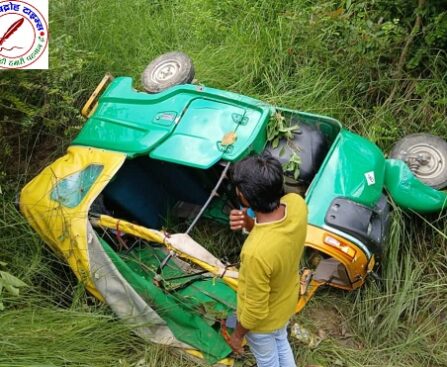 लेहड़ा मंदिर मोड़ के पास अनियंत्रित होकर पलटी ऑटो, 3 महिलाएं घायल !