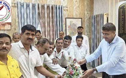 परिषद ने नवागत जिलाधिकारी का स्वागत कर सौंपा ज्ञापन ! जिलाधिकारी के सदव्यवहार से कर्मचारियों में हर्ष ! कर्मचारियों की समस्याओं के समाधान का मिला भरोसा !