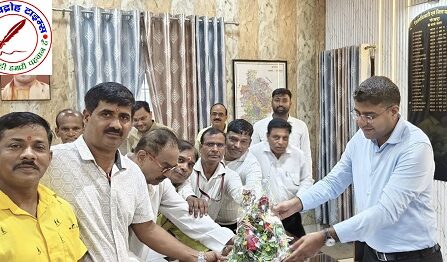 परिषद ने नवागत जिलाधिकारी का स्वागत कर सौंपा ज्ञापन ! जिलाधिकारी के सदव्यवहार से कर्मचारियों में हर्ष ! कर्मचारियों की समस्याओं के समाधान का मिला भरोसा !
