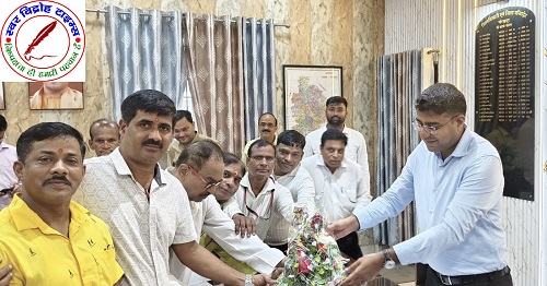 परिषद ने नवागत जिलाधिकारी का स्वागत कर सौंपा ज्ञापन ! जिलाधिकारी के सदव्यवहार से कर्मचारियों में हर्ष ! कर्मचारियों की समस्याओं के समाधान का मिला भरोसा !