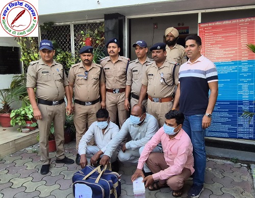 लूट की घटना में गैंगसरगना समेत 03 नारोपी गिरफ्तार सामान भी बरामद !