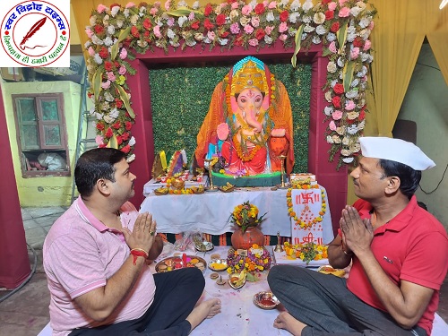 चुनार के सर्राफा बाजार व सीखड़ ब्लॉक के खैरा बाजार गणपति उत्सव की रही धूम ! गणेश उत्सव के अवसर पर महिला श्रद्धालुओ द्वारा मनमोहक भजन कि की गई प्रस्तुति !