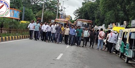 रोडवेज कर्मियों ने जिला अधिकारी कार्यालय के समक्ष लगाए मुर्दाबाद के नारे !