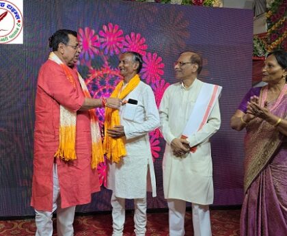 कलाकार जटाशंकर जी को उत्कृष्ट कार्य के लिए 5 लाख की प्रोत्साहन राशि प्रदान की !