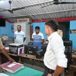SP महाराजगंज ने किया थाना सिंदुरिया का आकस्मिक निरीक्षण ! पुलिस अधीक्षक, महाराजगंज द्वारा जन्माष्टमी पर्व के दृष्टिगत थाना सिंदुरिया का आकस्मिक निरीक्षण किया गया !