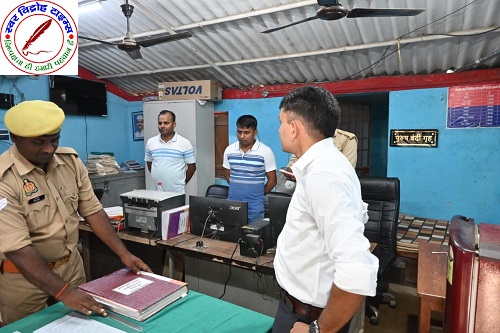 SP महाराजगंज ने किया थाना सिंदुरिया का आकस्मिक निरीक्षण ! पुलिस अधीक्षक, महाराजगंज द्वारा जन्माष्टमी पर्व के दृष्टिगत थाना सिंदुरिया का आकस्मिक निरीक्षण किया गया !